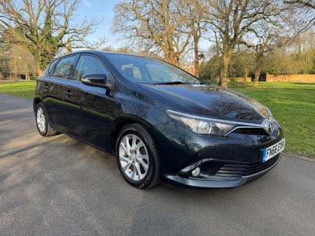 TOYOTA AURIS 1.6 D-4D Business Edition Euro 6 (s/s) 5dr (Safety Sense)